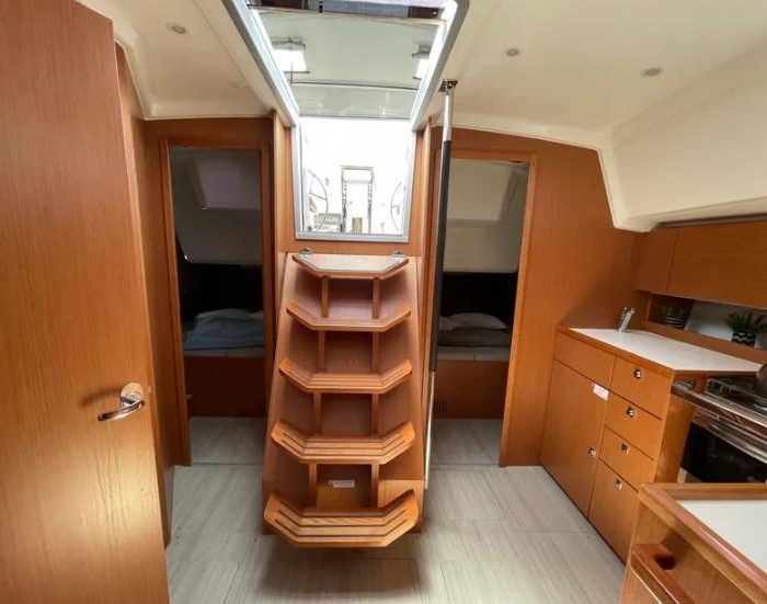 Maia | Bavaria C42 photo 13