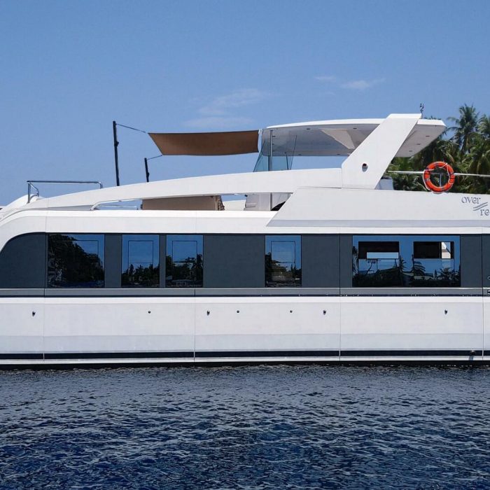 Over Reef | Power Catamaran photo 6