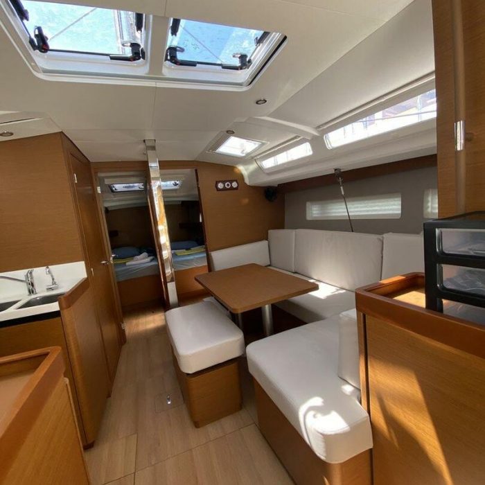 Lornia | Sun Odyssey 440 photo 6