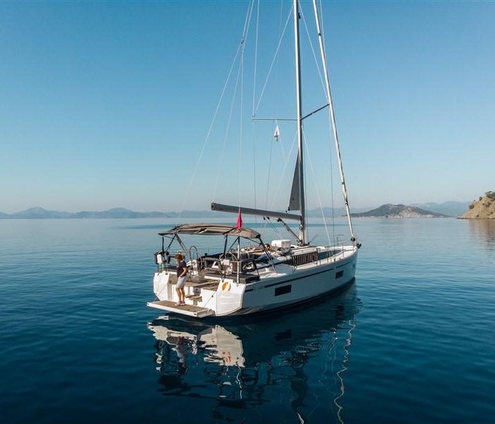 Nomad | Bavaria C42 photo 8