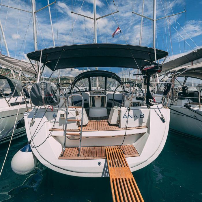 Ana B. | Sun Odyssey 49i photo 2