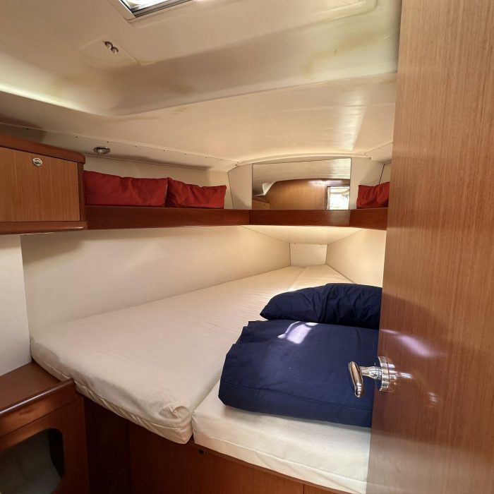 Blu | Oceanis 34 photo 25