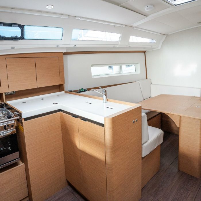 Phoenix - Comfort line | Sun Odyssey 380 photo 9
