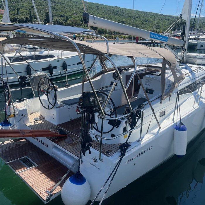 Princess Lara | Sun Odyssey 380 photo 3