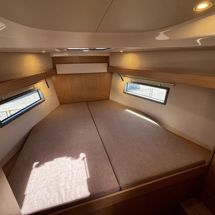 Babe | Bavaria C38 photo 9