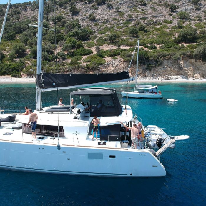 Evi | Lagoon 450 Fly photo 3