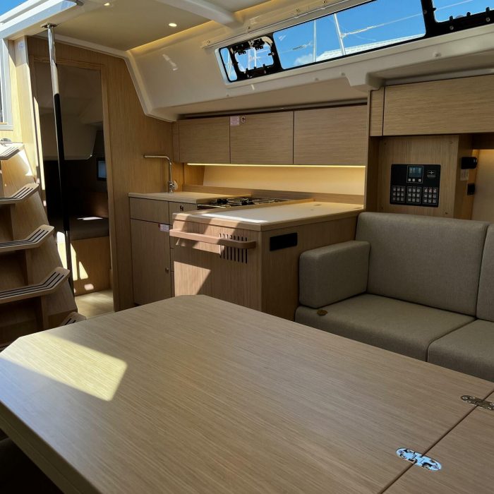Babe | Bavaria C38 photo 7
