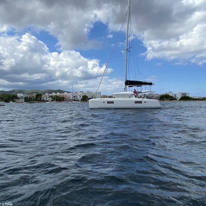 Mares | Lagoon 42 photo 5