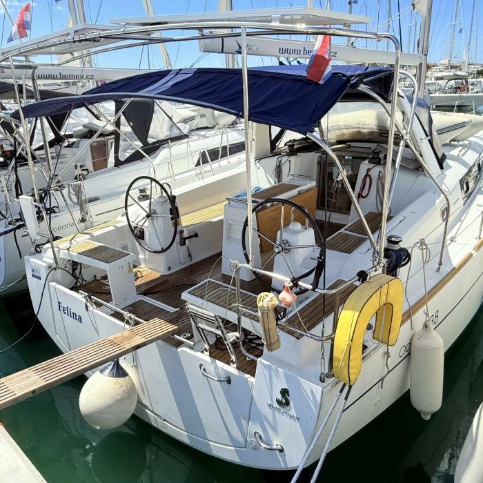 Felina | Oceanis 38 photo 1
