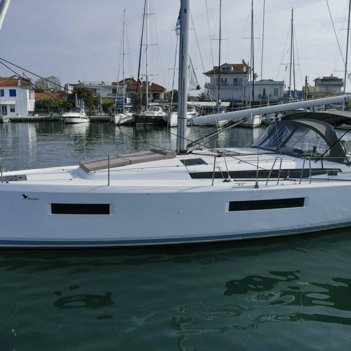BLACK BIRD | Sun Odyssey 440 photo 2