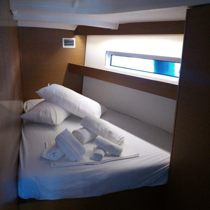 Maryann | Sun Odyssey 440 photo 10