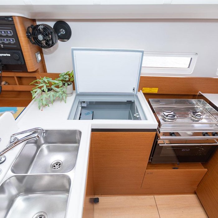 OSKAR  new 2024 (air condition, solar panels) | Sun Odyssey 410 photo 11