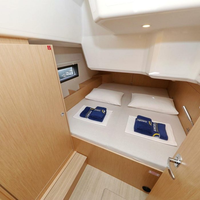 Levente | Bavaria C42 photo 41