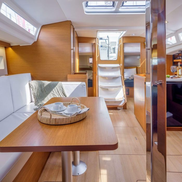 Crane | Sun Odyssey 440 photo 9