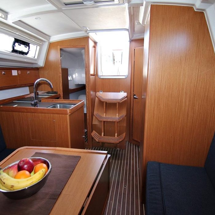 Bella | Bavaria Cruiser 34 photo 11