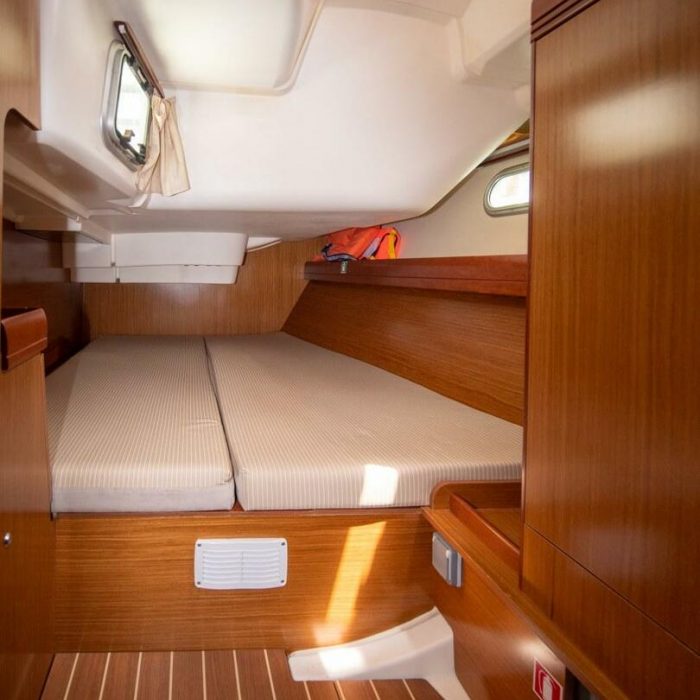 Mila | Sun Odyssey 42i photo 14