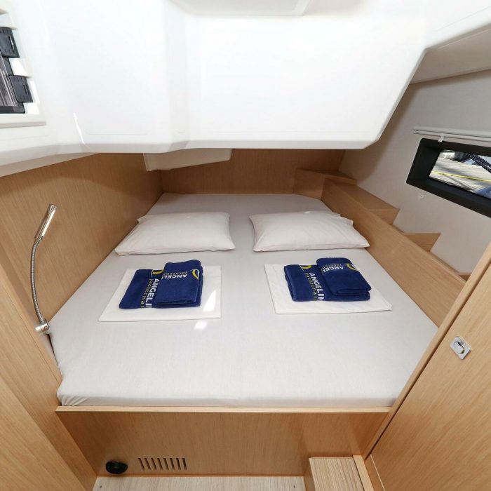 Levente | Bavaria C42 photo 25