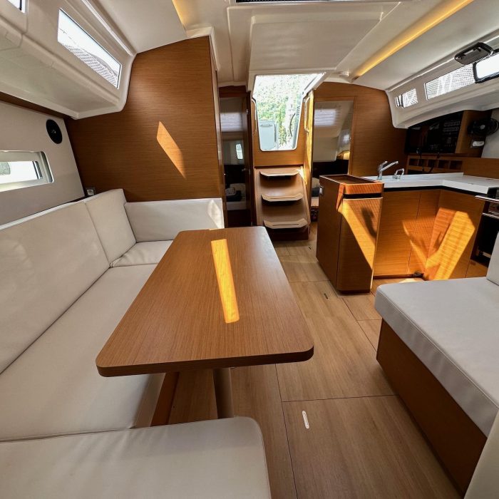 Wind Kiss | Sun Odyssey 410 photo 8