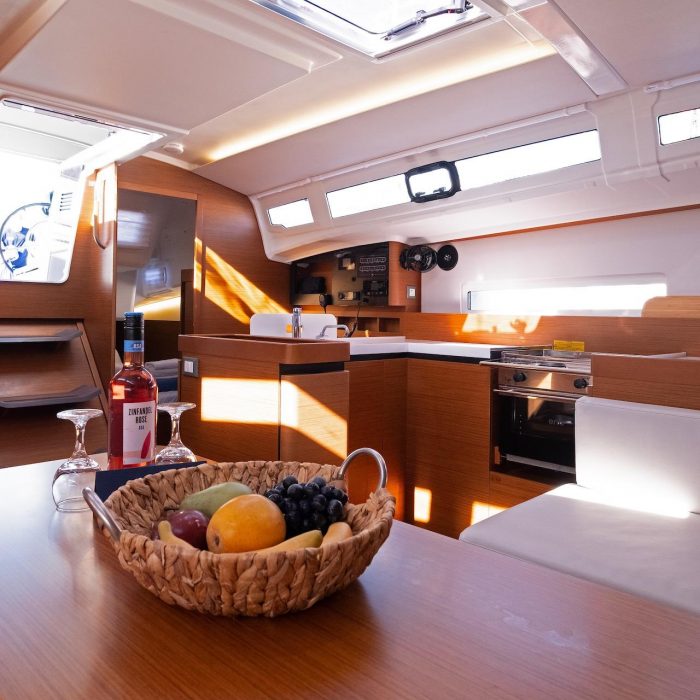 Midnight Kiss | Sun Odyssey 410 photo 7