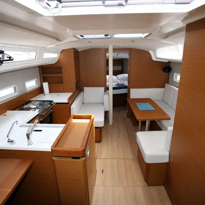Deba | Sun Odyssey 410 photo 4
