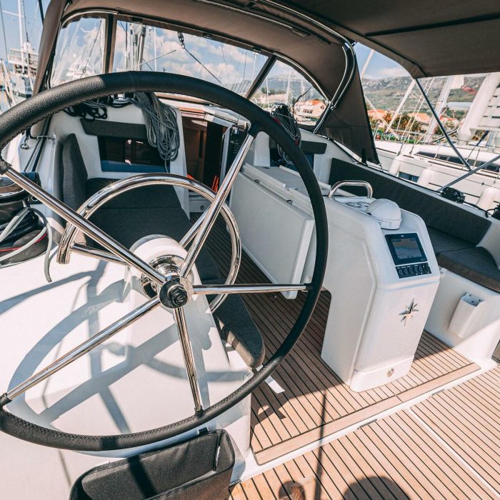 Purr | Sun Odyssey 410 photo 10