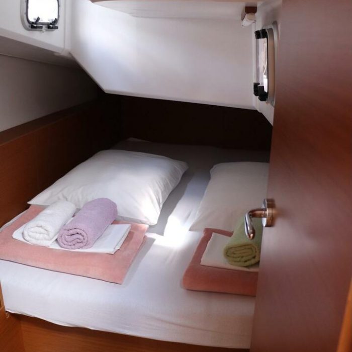 Bura Kiss | Sun Odyssey 380 photo 9