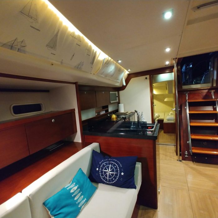 Premium | Hanse 540e photo 30