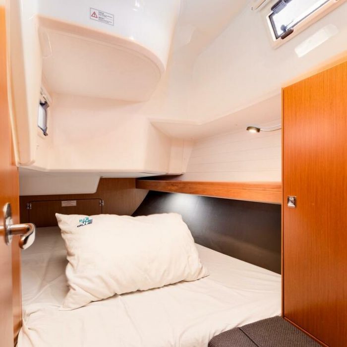 Fjaka | Bavaria Cruiser 37 photo 12