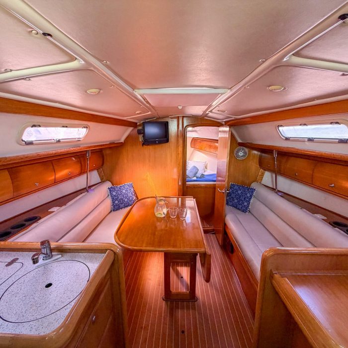 Lila | Bavaria Cruiser 32 photo 2 Lila | Bavaria Cruiser 32 photo 2