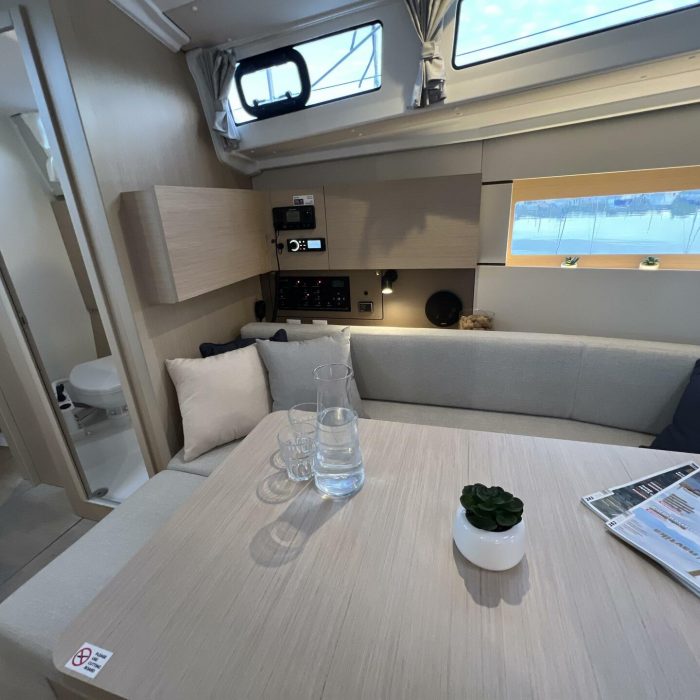 Jana | Oceanis 38.1 photo 18