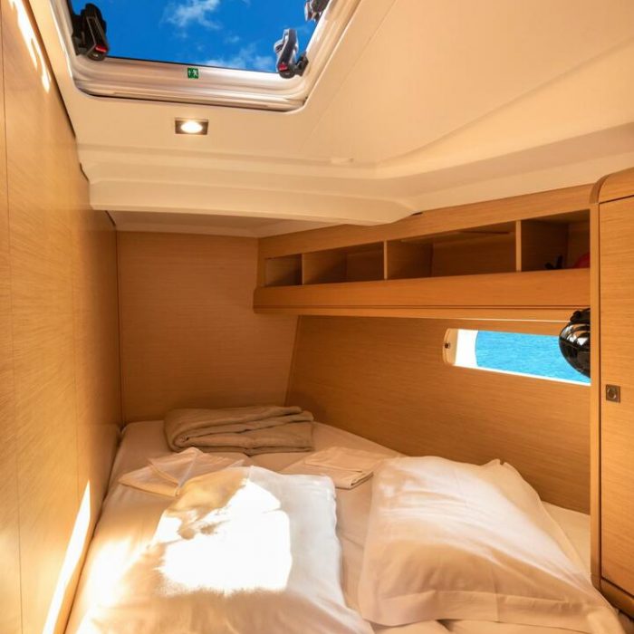 Chandra - Standard line | Sun Odyssey 479 photo 9