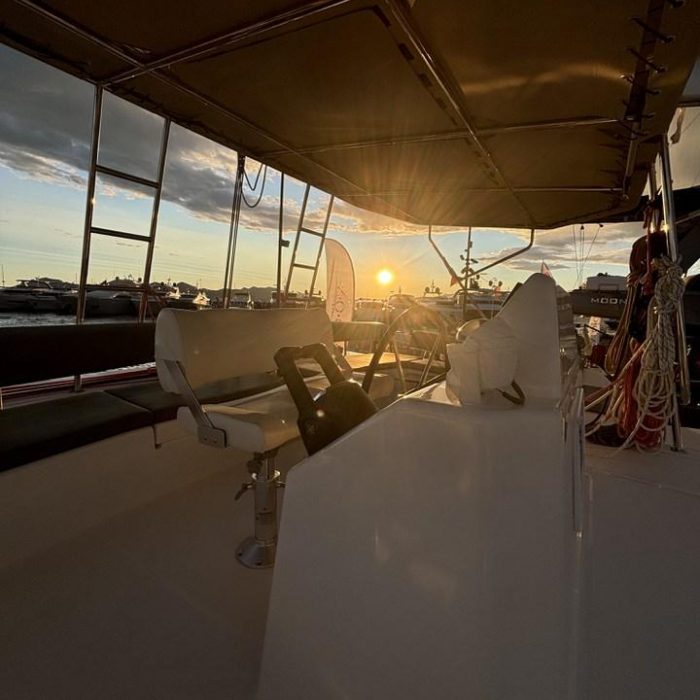 Siente El Mar | Dufour 48 Catamaran - 5 + 1 cab. photo 2
