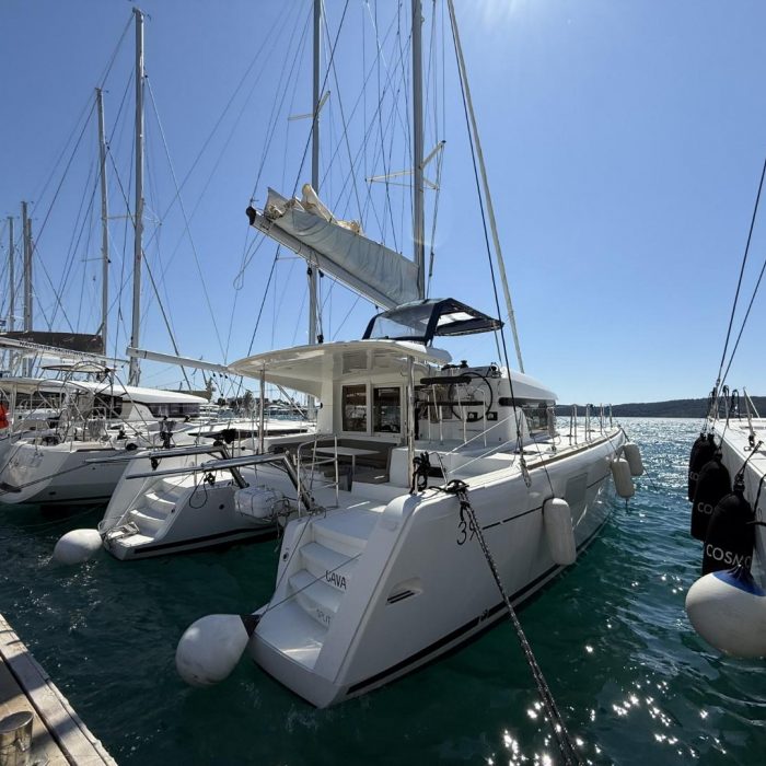 Cava | Lagoon 39 photo 11