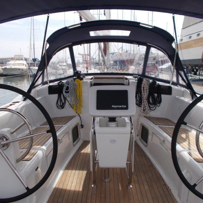 Dark Eyes | Sun Odyssey 419 photo 4