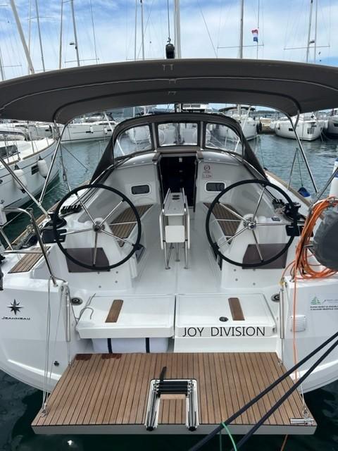 Joy Division | Sun Odyssey 349 photo 2