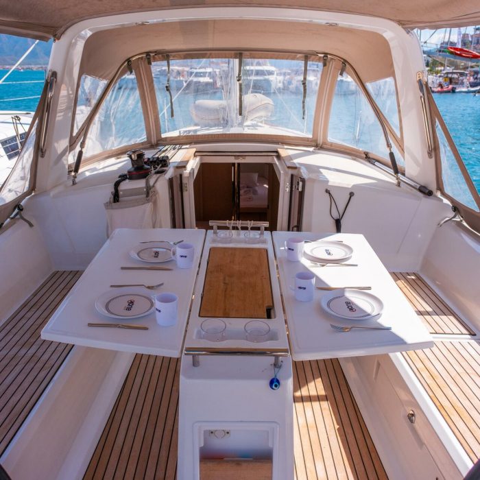 TRITON 89 | Oceanis 38.1 photo 9