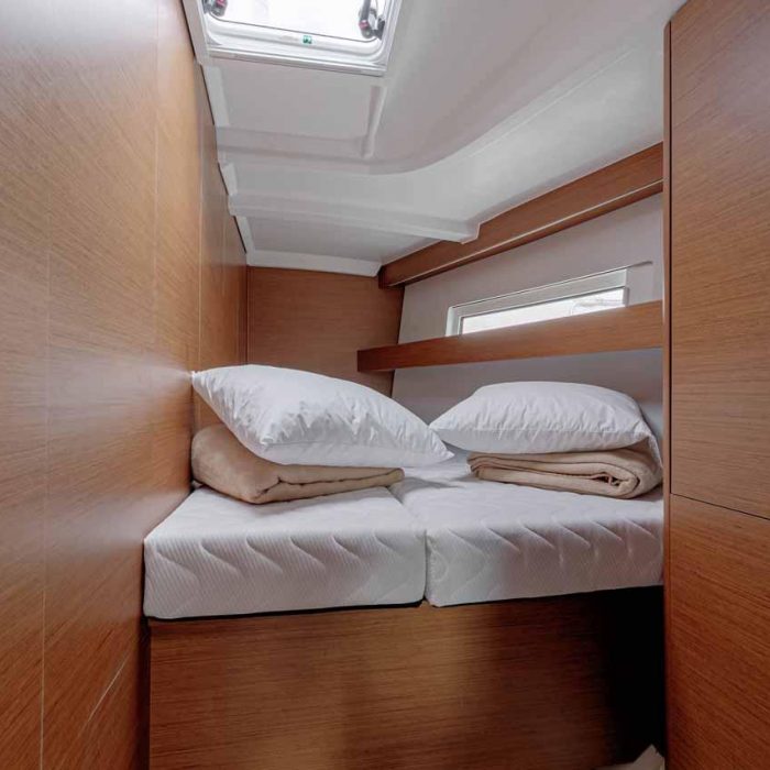Mystic Blue | Sun Odyssey 440 photo 15
