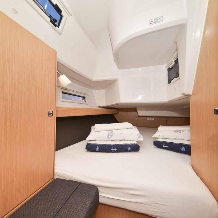 White Pearl | Bavaria Cruiser 37 photo 22