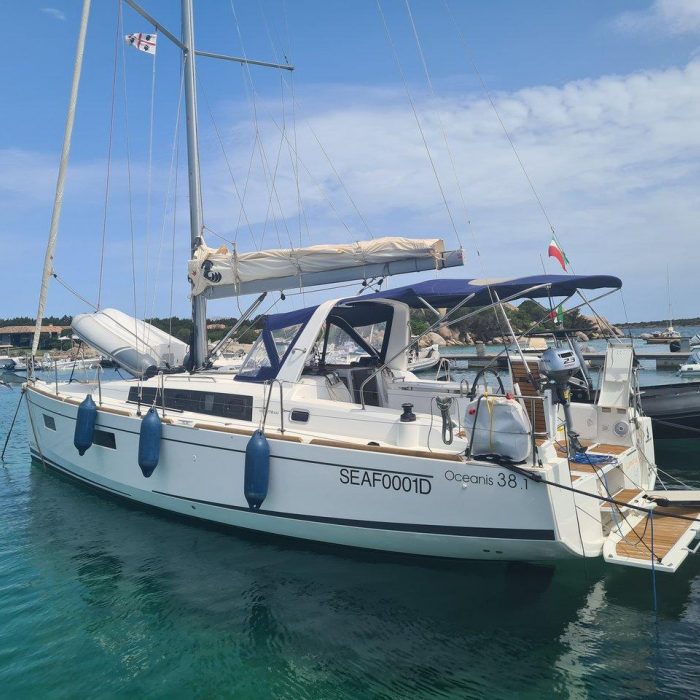 Illuminating | Oceanis 38.1 photo 2