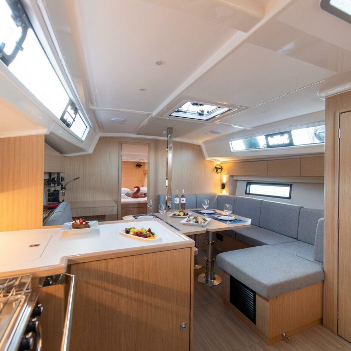 Karpouzi | Bavaria C42 photo 15