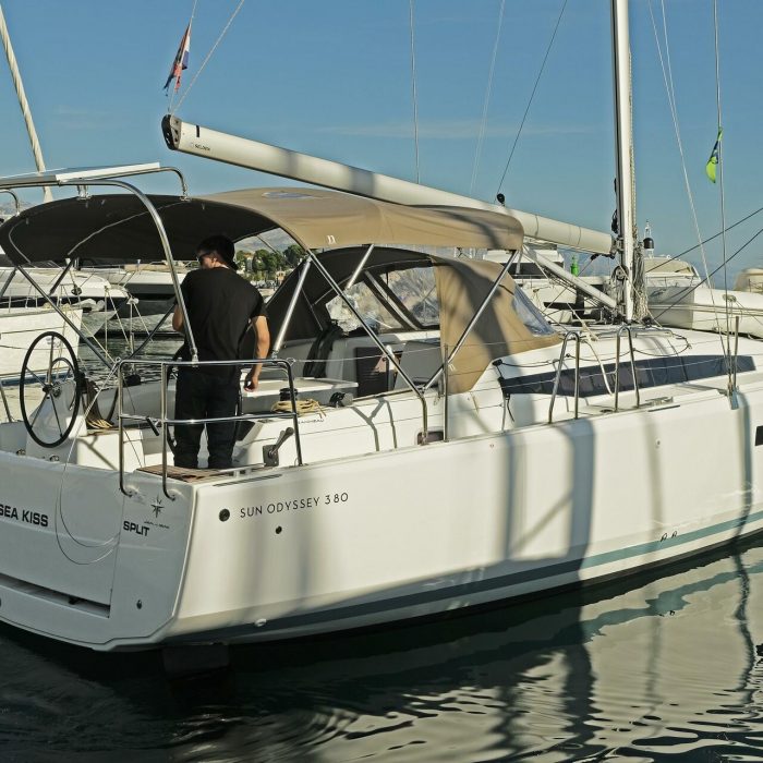 Sea Kiss | Sun Odyssey 380 photo 3