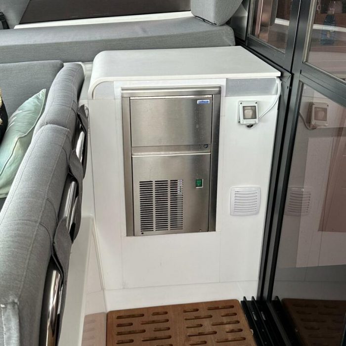 Amajen | Fountaine Pajot Aura 51 photo 7