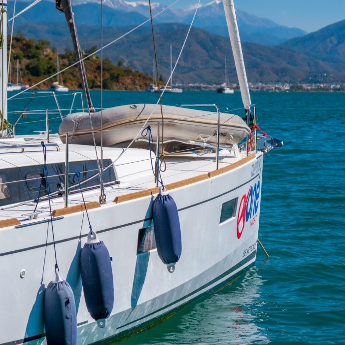 TRITON 89 | Oceanis 38.1 photo 13
