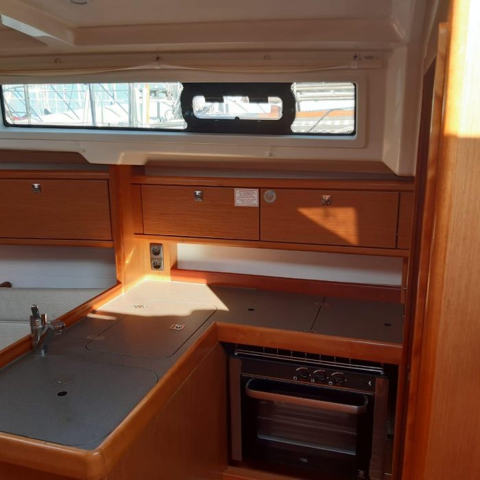 Olympia | Bavaria Cruiser 34 photo 6