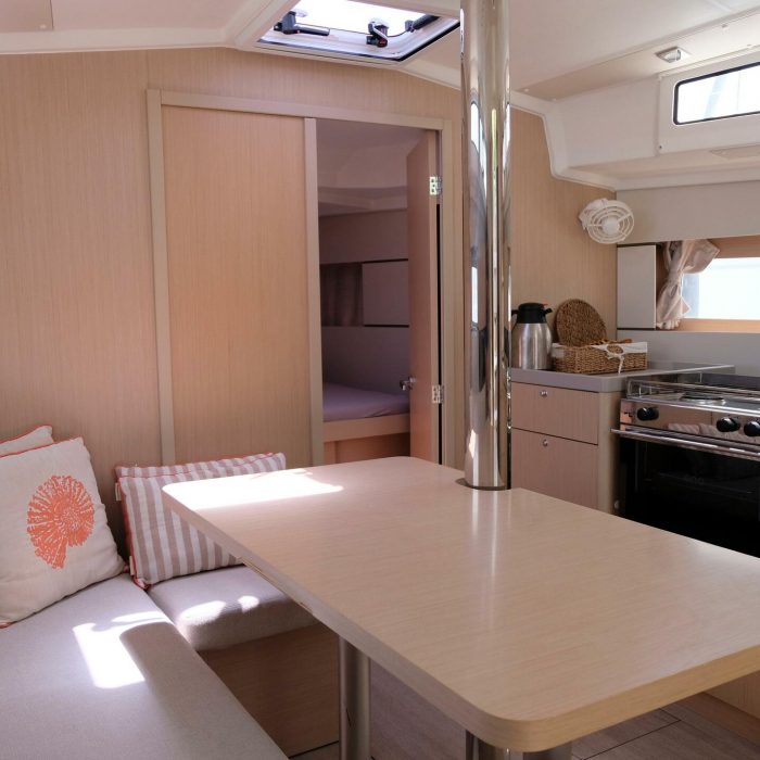 TRITON 89 | Oceanis 38.1 photo 47