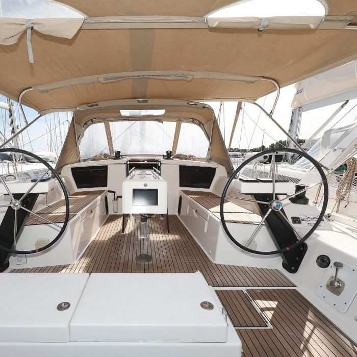 Adriatic Office | Dufour 430 GL photo 9