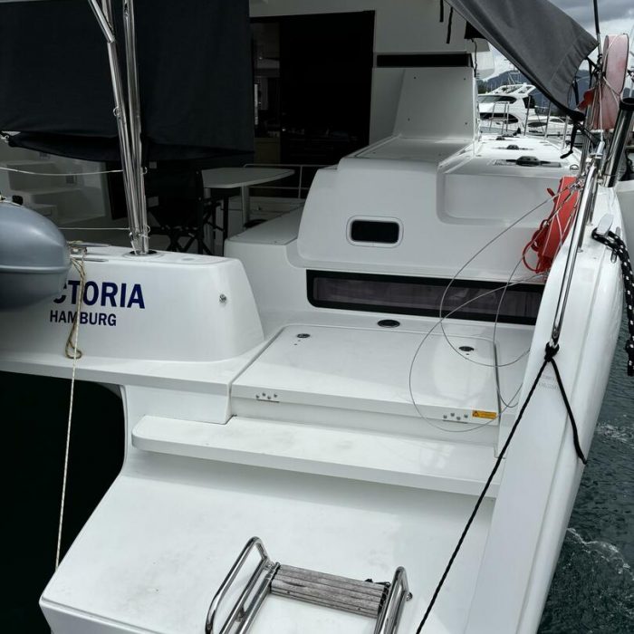Victoria | Lagoon 42 photo 3