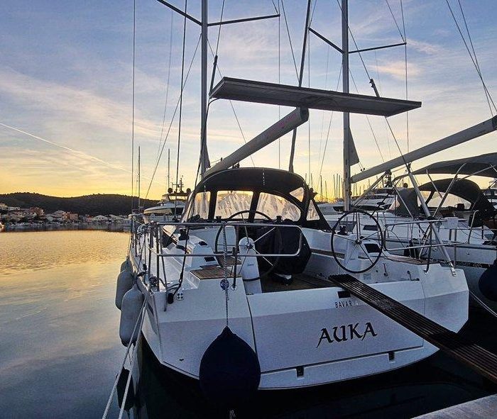 Auka | Bavaria C42 photo 1