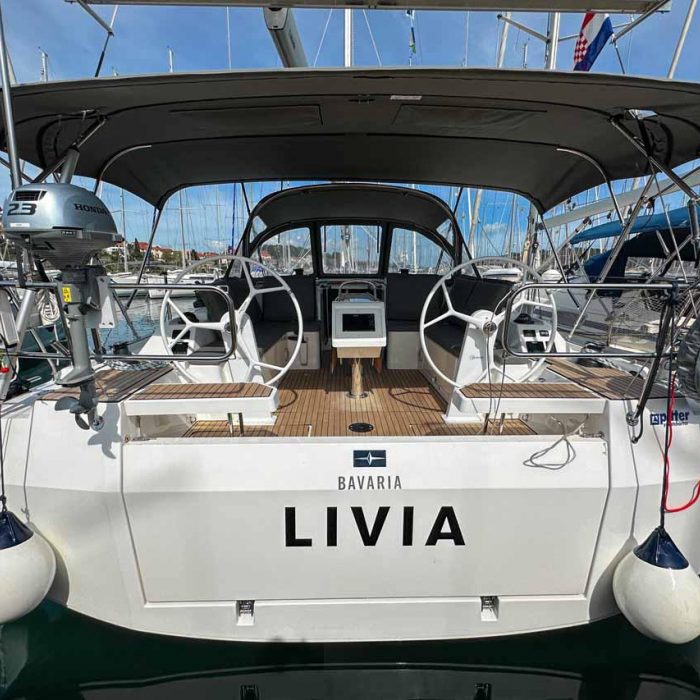 Livia | Bavaria C42 photo 4
