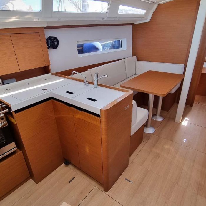 Bella Mia | Sun Odyssey 380 photo 8